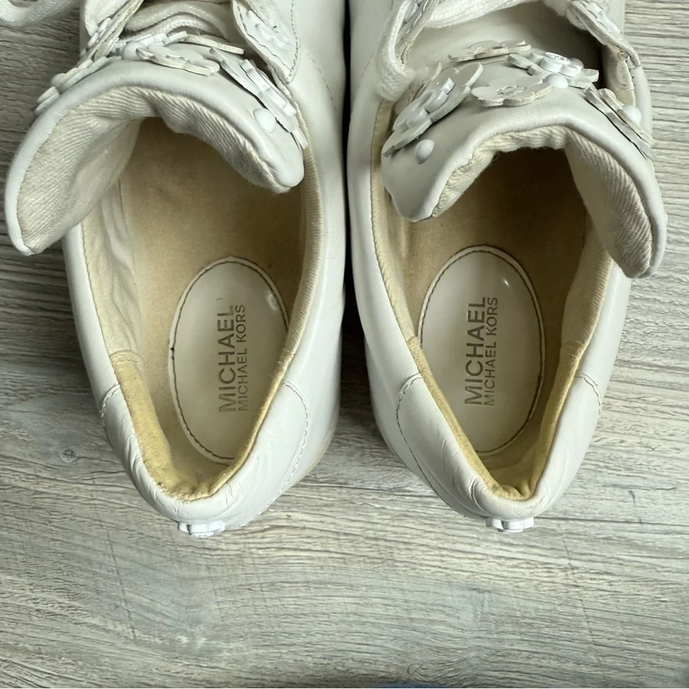 Michael Kors Mindy White Floral accent Women's leather Sneakers size 8.5